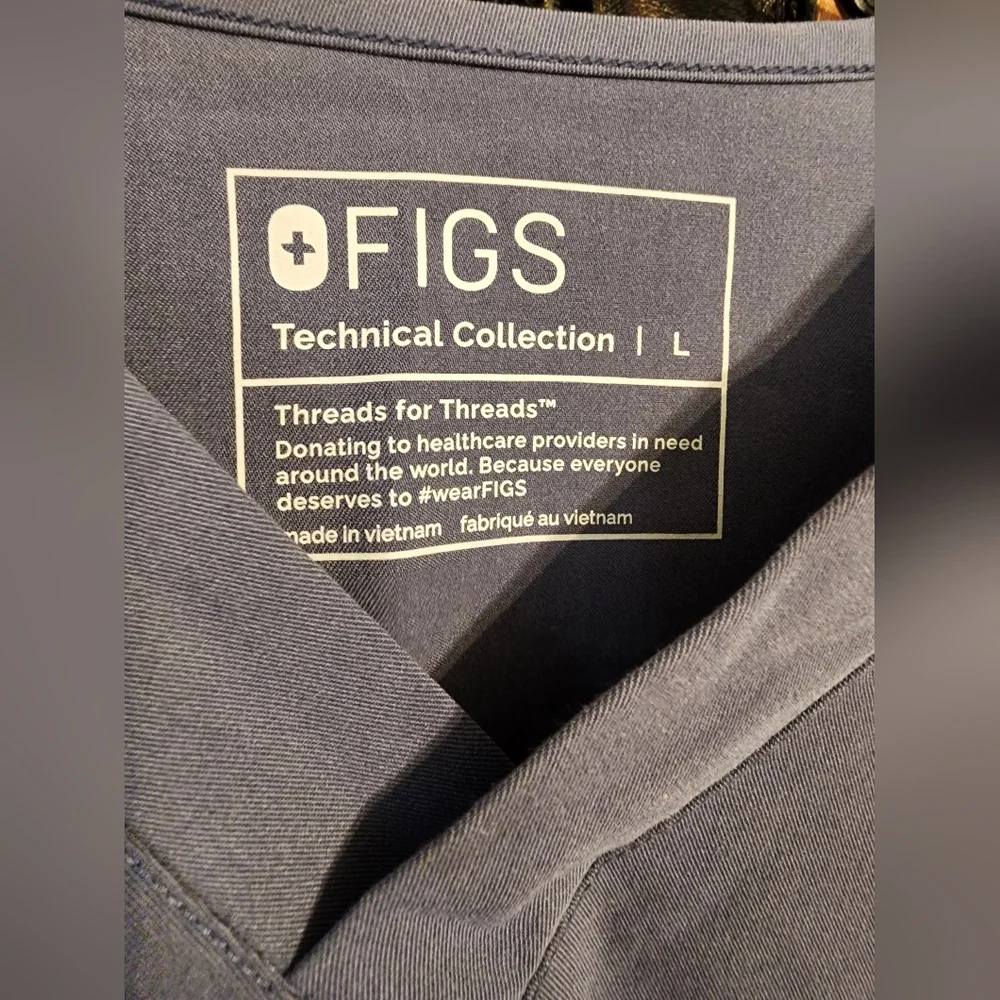 Figs Scrub Top - Picture 3 of 3